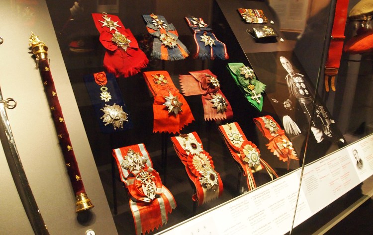 There were many smaller museums within the castle's many buildings. In this one, we were able to see some of the awards given to soldiers during Scotland's many important battles over the years. 